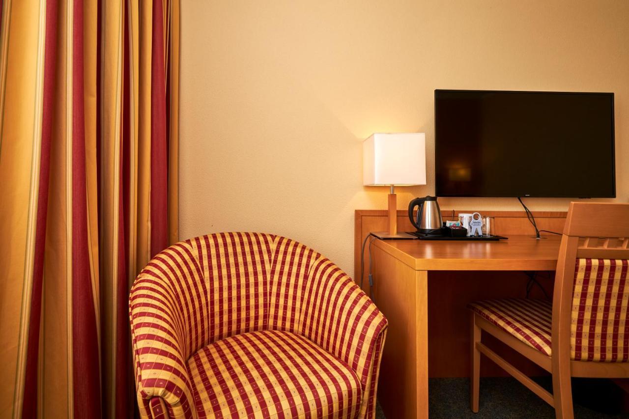 Hotel Schwertfirm Karlsfeld Buitenkant foto
