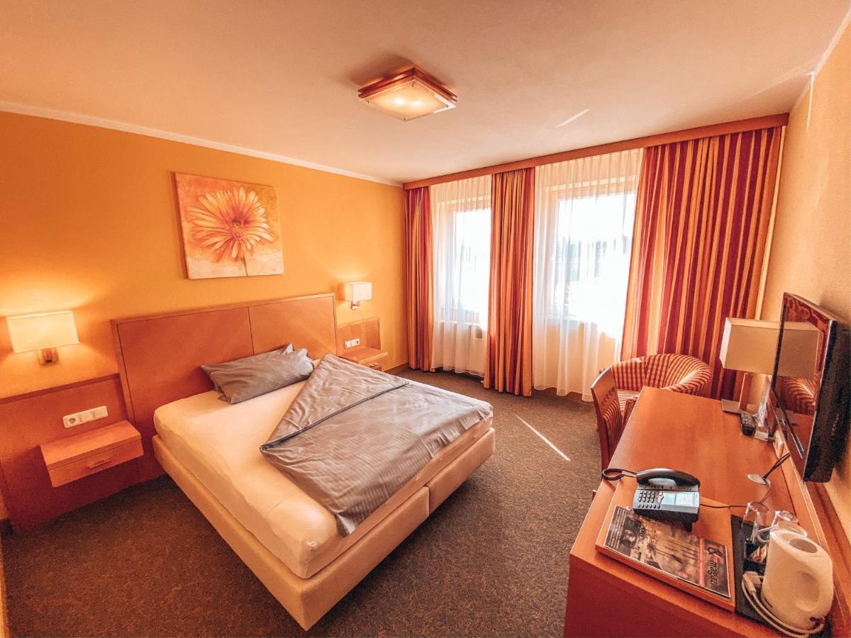 Hotel Schwertfirm Karlsfeld Buitenkant foto