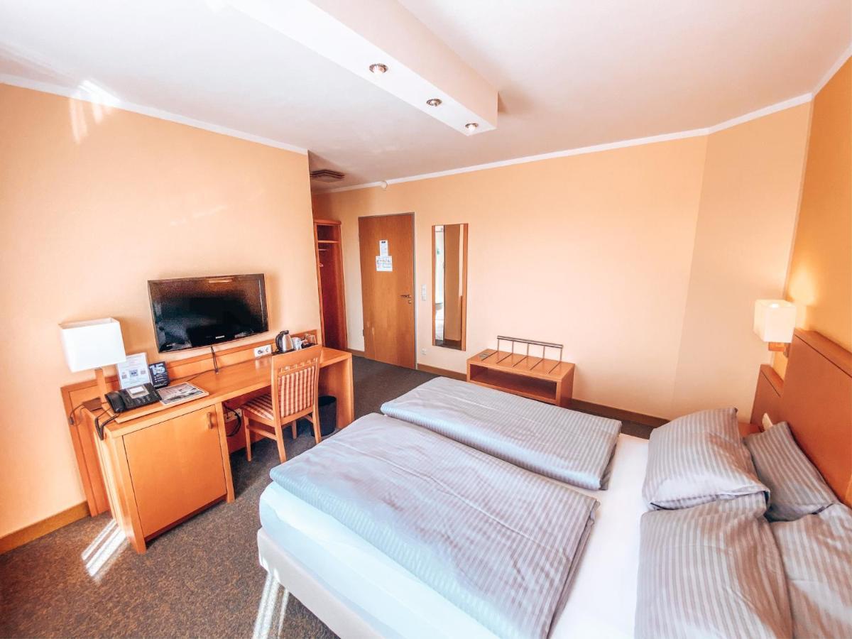 Hotel Schwertfirm Karlsfeld Buitenkant foto