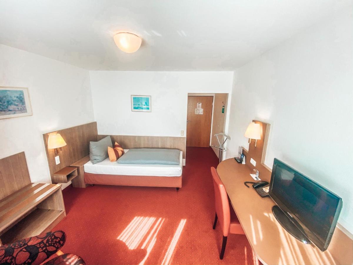 Hotel Schwertfirm Karlsfeld Buitenkant foto