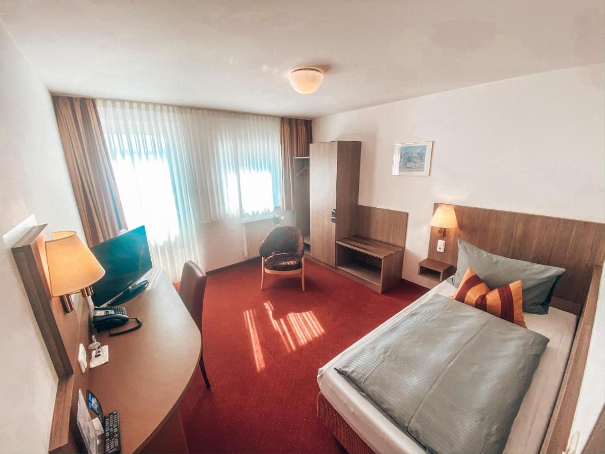 Hotel Schwertfirm Karlsfeld Buitenkant foto